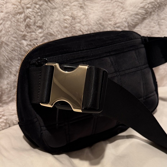 Lululemon Black Quilted Velour Everyday Belt Bag - Picture 5 of 7